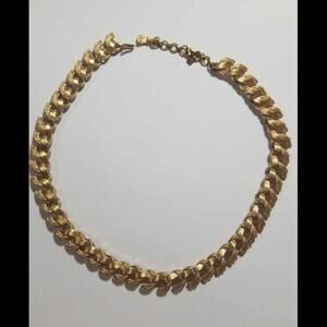 Vintage Monet Gold Tone Choker with Scalloped Design 16 inches